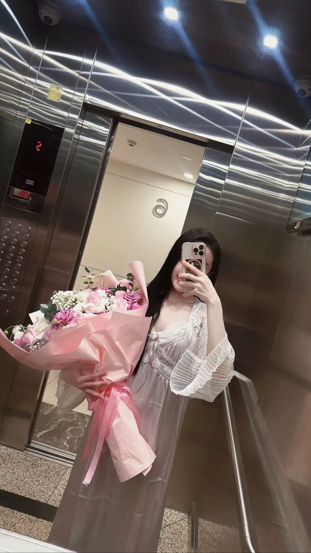 Vô vạn lần trong phần ba đoạn đời, em đã cười để mình không phải khóc. Cũng có ngàn vạn nỗi buồn, em vẫn cố tìm một lý do để khiến mình vui.. #flypシ #xh 