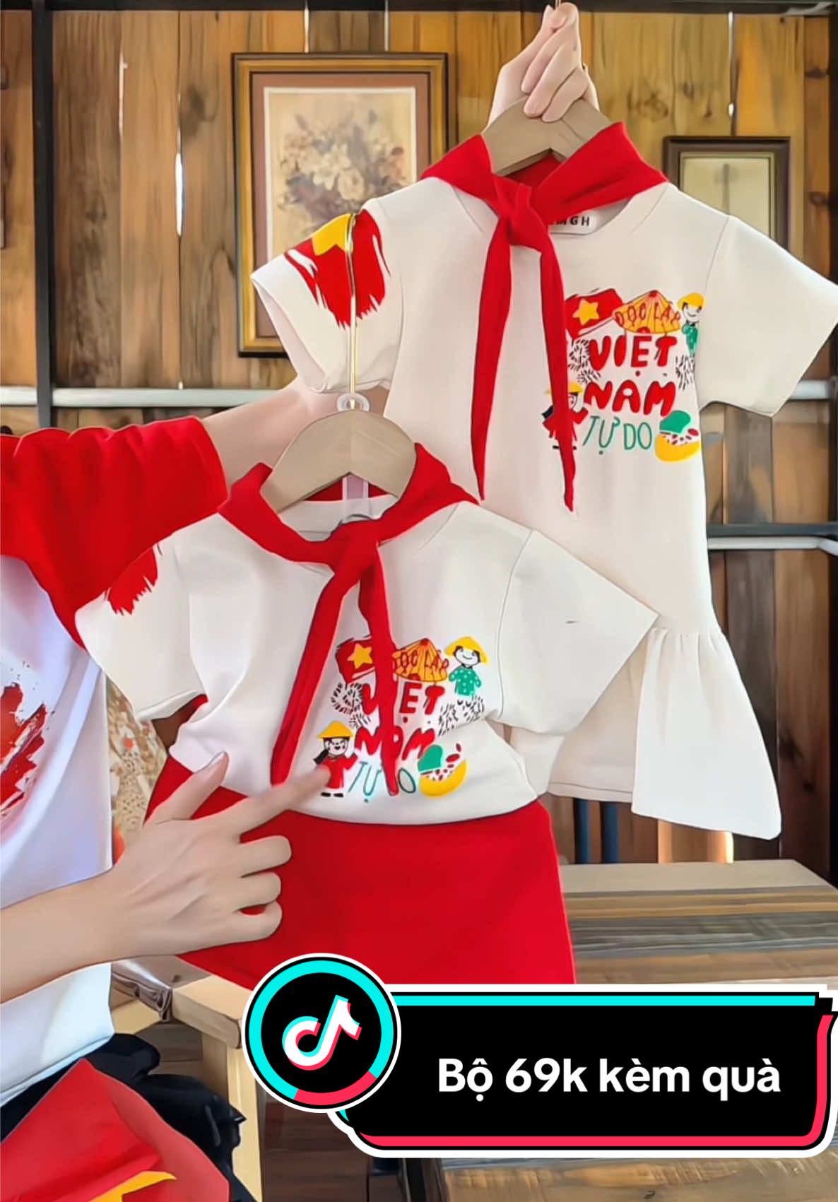 Xinh quá mè rẻ tặng kèm quà nè các mom!  Bộ Việt Nam, bộ độc lập tự do hạnh phúc, bộ cờ đỏ sao vàng, bộ quần áo yêu nước cho bé ##xukemshopp##mevabe##embeyeunuoc