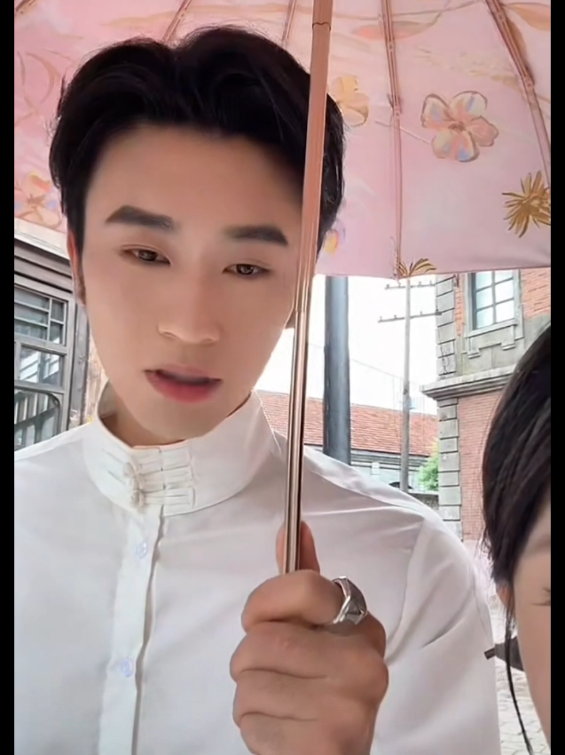 chensi muncul di livenya jinzi 😉 #chensi #沉思chensi #jinzi 