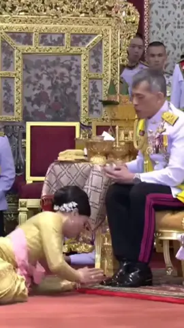 ด้านการทหารก็สุดดด (ทหารม้ารักษาพระองค์) สมเด็จพระเจ้าลูกเธอ เจ้าฟ้าสิริวัณณวรี นารีรัตนราชกัญญา    #ลูกสาวในหลวงรัชกาลที่10 ตบท้ายด้วย ได้รับการยกย่องจาก องค์การยูเนสโก (UNESCO) โดยมีการเชิดชูพระเกียรติและถวายเหรียญสดุดีแด่พระองค์ เนื่องด้วยพระกรณียกิจที่โดดเด่นในการอนุรักษ์มรดกทางวัฒนธรรมและการส่งเสริมงานวิจิตรศิลป์