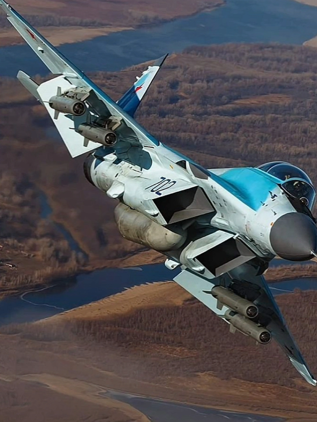MiG-35 Fulcrum-F เป็นเครื่องบินขับไล่รุ่นพัฒนาล่าสุดของตระกูล MiG-29 ผลิตโดยบริษัท Mikoyan ของรัสเซีย จัดเป็นเครื่องบินขับไล่รุ่น 4++ มีความเร็วสูงสุดประมาณ Mach 2.25 คล่องตัวสูง ใช้เครื่องยนต์ขับเวกเตอร์ (ในบางรุ่น) ติดตั้งเรดาร์ AESA Zhuk-A ระบบอิเล็กทรอนิกส์และสงครามอิเล็กทรอนิกส์ทันสมัย รองรับอาวุธหลากหลายทั้งขีปนาวุธอากาศสู่อากาศ อากาศสู่พื้น และระเบิดนำวิถี พิสัยบินและการบรรทุกอาวุธดีกว่า MiG-29 ถูกออกแบบมาเพื่อต่อสู้กับเครื่องบินขับไล่รุ่น 4.5 และ 5 ปัจจุบันยังมีจำนวนประจำการจำกัดในกองทัพอากาศรัสเซียและกำลังเสนอขายส่งออก #mig35 #russia🇷🇺 #force #foryou #viral #fyp 