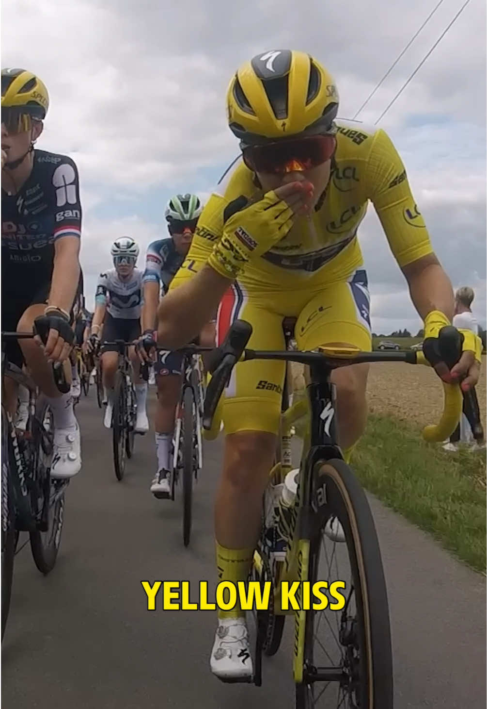 The Yellow Jersey 🇲🇺 Kim Le Court sends you love ✌️ #TourDeFrance | #WatchTheFemmes | @Zwift | #sportstiktok 