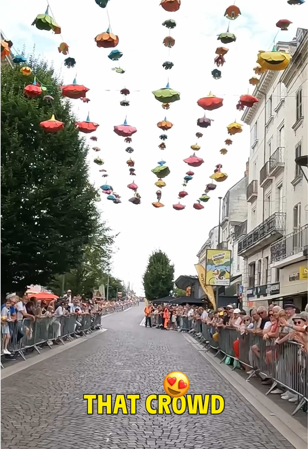 The #TourDeFrance Femmes gathers everyone 🙌 #sportstiktok | #WatchTheFemmes | @Zwift 