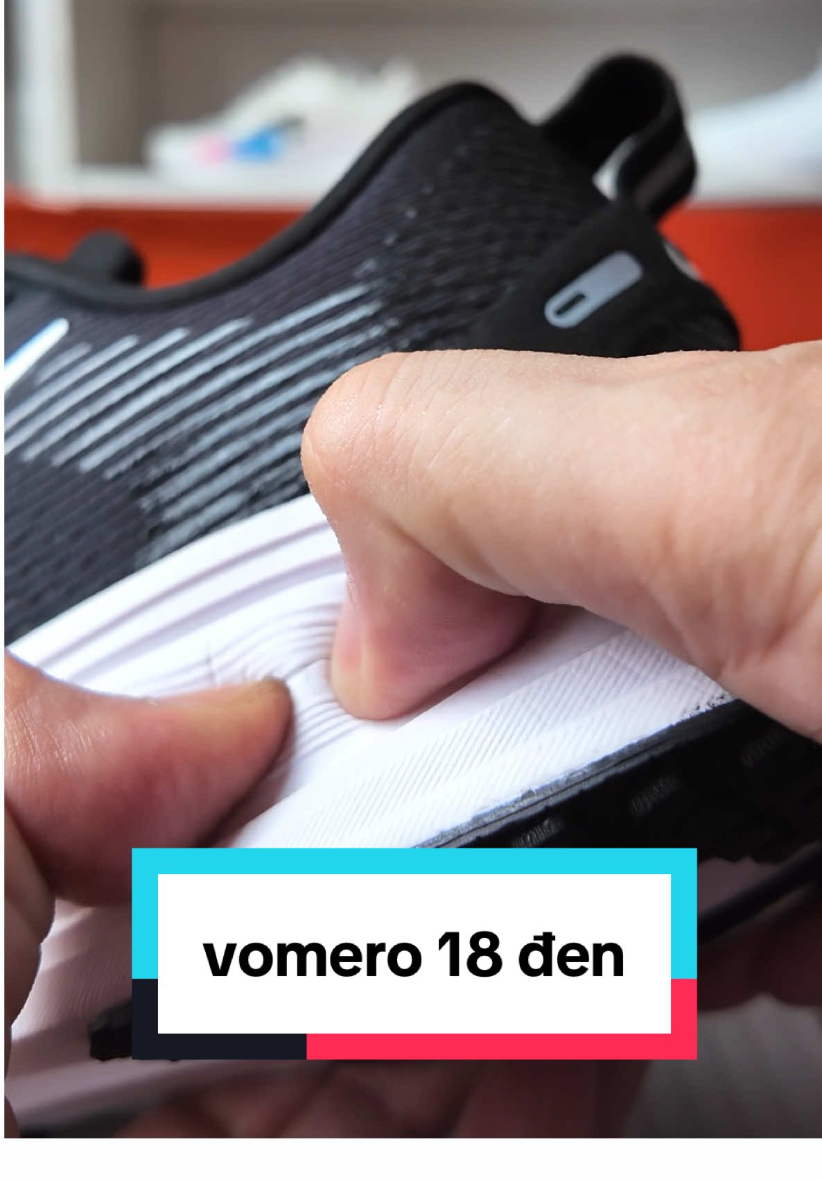 #giaychaybo vomero 18 đen thìh cực kì sạch sẽ và êm ái r nhé anh em #chaycungkingshoes 