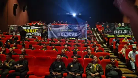 Di Bioskop Pun Bisa Jadi Tempat Pencak silat 😜✌✌ Nonton Bersama Siswa Demontrasi Pencak Silat Militer 💯💪 #tniindonesia🇮🇩 #lakilakitimur🔥 #tniad #bioskopindonesia #fy #fyppppppppppppppppppppppp 