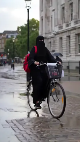 #girl #hijab #londonvibes #londonwalks #ukviral #hijabqueen #muslim 