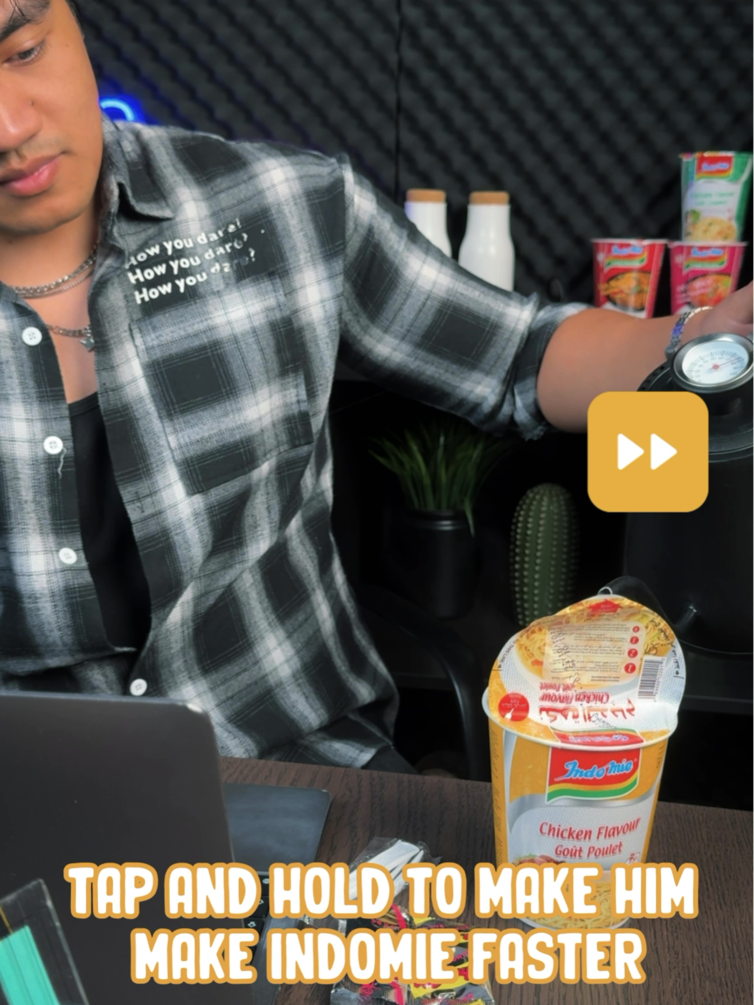 Tap and hold to make him cook Indomie faster! (you only need 3 mins btw 😉) #IndomieUAE