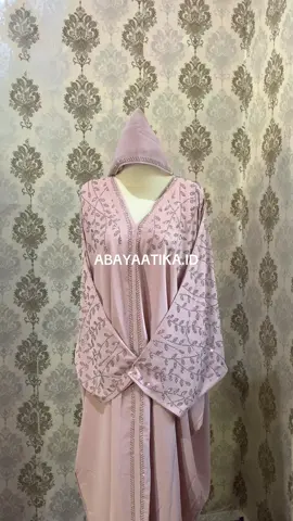 Abaya saudi kaftan#fypシ゚viral🖤tiktok #fypage #fypシ゚viral #abaya #abaaya #abayastyle #agenabayapasuruan #abayaimport #abayaatika #importpasuruan #sauditanganpertama #abayamesir #abayasaudi #abayagirls #abayamadinah 