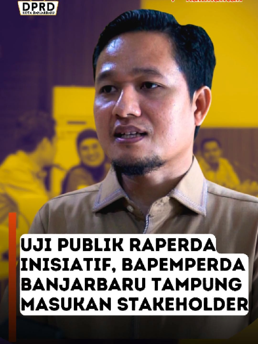 DPRD Banjarbaru Gelar Uji Publik Tiga Raperda Inisiatif Dewan DPRD Kota Banjarbaru melalui Badan Pembentukan Peraturan Daerah (Bapemperda) menggelar uji publik terhadap tiga Rancangan Peraturan Daerah (Raperda) inisiatif pada Kamis, 12 Juni 2025. Kegiatan ini dibagi ke dalam tiga panel diskusi, dengan masing-masing komisi DPRD membahas secara langsung substansi Raperda bersama stakeholder dan masyarakat. Ketua Bapemperda, Hindera, menegaskan pentingnya partisipasi publik dalam proses legislasi, agar regulasi yang dihasilkan tidak hanya legal secara formal, tetapi juga relevan dan aplikatif di lapangan. Simak pernyataan lengkap Ketua Bapemperda dalam video berikut. #DPRDBanjarbaru #UjiPublik #Raperda2025 #Banjarbaru #Bapemperda #LegislasiDaerah #PeraturanDaerah
