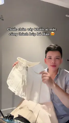 Không thể bỏ qua chiếc chân váy jean xòe xếp ly có lót quần trong – item hot nhất mùa hè! ✔️ Phom xòe xếp ly tôn dáng, hack chân dài cực đỉnh ✔️ Có lót quần trong – tự tin diện mọi lúc, không lo hớ hênh ✔️ Dễ mix cùng áo thun, sơ mi, croptop – hợp mọi phong cách Chị em xem xong là muốn “quét giỏ” liền tay 😍 #chanvayxeply #chanvayjeannu #outfittiktok #thoitrangnu #hackdangsieuinh #xuongtrend