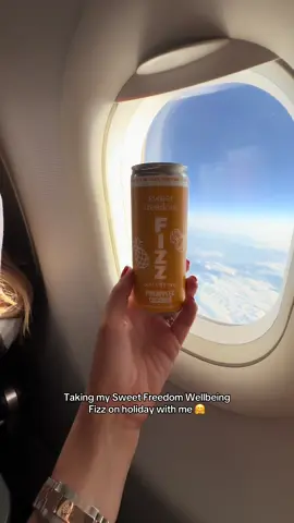 Tropical vibes, zero turbulence 🌴✈️ Sweet Freedom’s Wellbeing FIZZ is your perfect travel companion — light, refreshing, and packed with gut-loving ingredients like baobab & dandelion 💛 No sugar crashes, no artificial nasties… just fizz that feels good, wherever you’re headed 🌍 #SweetFreedomFIZZ #TravelWellness #BubblesWithBenefits #GutFriendlyFizz #PineappleAndCoconutVibes