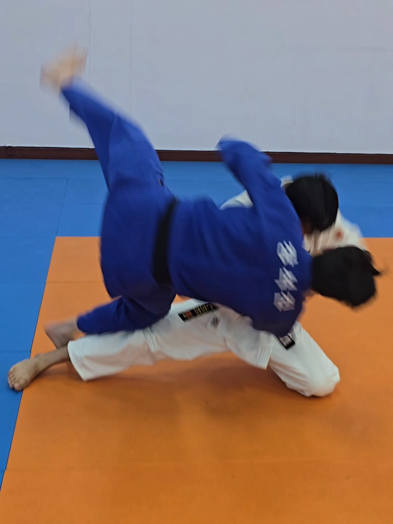 불리하게 잡힌 상황에서 빗당겨치기 Tai-otoshi from a disadvantageous grip #유도 #빗당겨치기 #주짓수 #judo #taiotoshi 