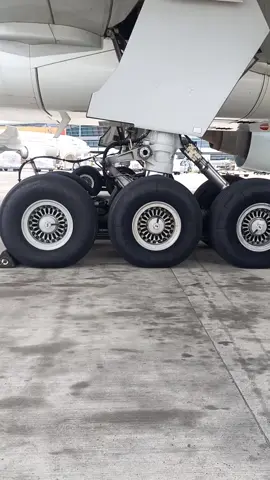 Main Landing Gear Wheel of Boeing777 #aircraftwheels #boeing #aviation