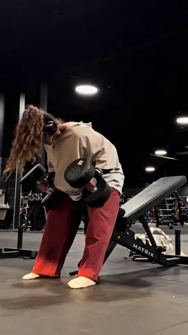 hidden talent i can do the worm w my chest #gym #GymTok #gymmotivation #gymgirl #girlswholift #gymrat 