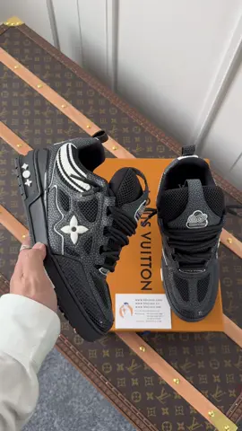 🥷🏿 #mensfashiontips #menfashion  #sneakers #sneakerhead #OOTD #fashiondesigner #ootdfashionstyle #streetwear #outfitidea #fashiontiktok #luxurylife #fyp #styletips #mensstyle #xyzabc