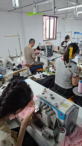 📣 Nhận may gia công số lượng lớn – nhỏ 🧵 Xưởng may trực tiếp tại  Nam Định _Hà Nội ✅ Nhận hàng sỉ – hàng shop – đơn hàng theo mẫu ✅ Có nhận cắt may trọn gói hoặc theo yêu cầu ✅ Uy tín – đúng tiến độ – giá xưởng tận   nhận thêm đơn sỉ – ai cần đặt gia công ib liền nha. May từ 1 cây  vải  nhận. Có rập, có thợ lâu năm, bảo hành chất lượng!”#bap8386 #xuongmay #maygiacong #nhanmay #siquanao #xuongmaythoitrang #timshop#xu 