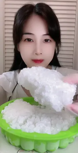 ice eating asmr #iceeatingasmr #iceeater #iceeatingsound #frosty #ice #freezerfrost #whiteiceeatingasmr #crunchy #crispy #whiteiceeating 