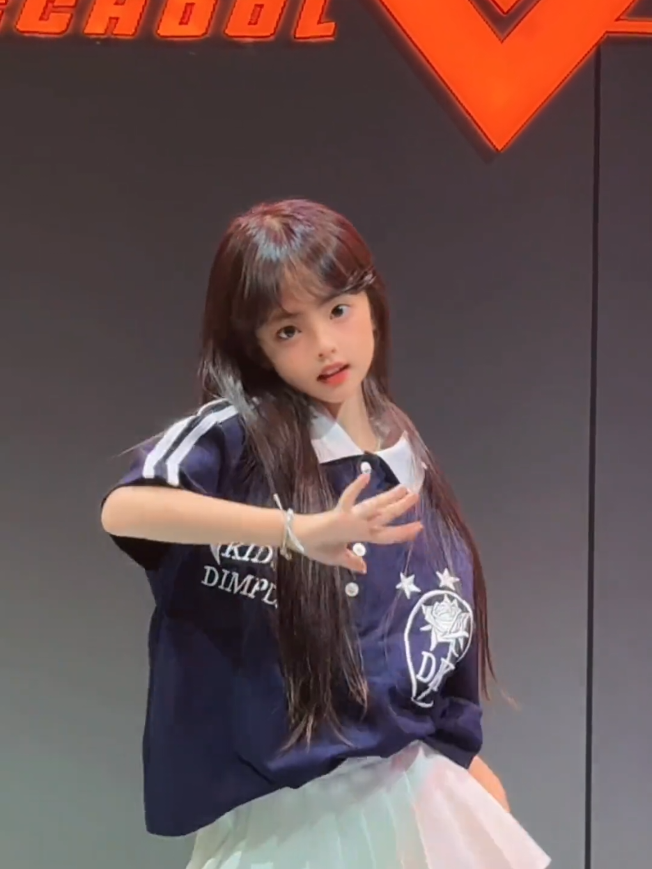 星奇摇10^_^ #甜妹 #星奇摇10 #骗你生女儿 #手势舞 #ootd穿搭 #dancing #dancer 
