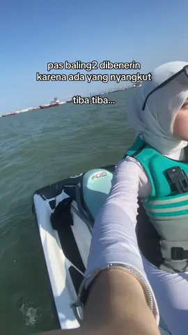 happy banget kakaknya asik+sabar pol😭😭😭 mau lagiiiii, tadi tiba tiba ada yang nyakut dibaling baling padahal ga nabrak sampah apapun, ternyata ada jaring kapall #jetski #surabaya #madura 