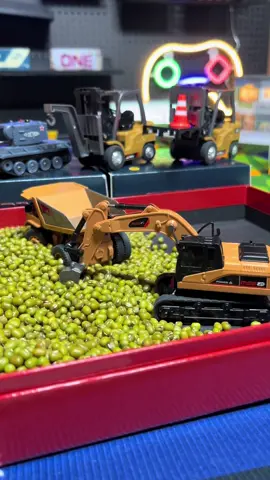Good morning everyone. Come to join our toys heaven. We got 4 heavy construction 🚧 vehicles here. BTY NOT MANY IN THE STOCK 🚨 🚨 