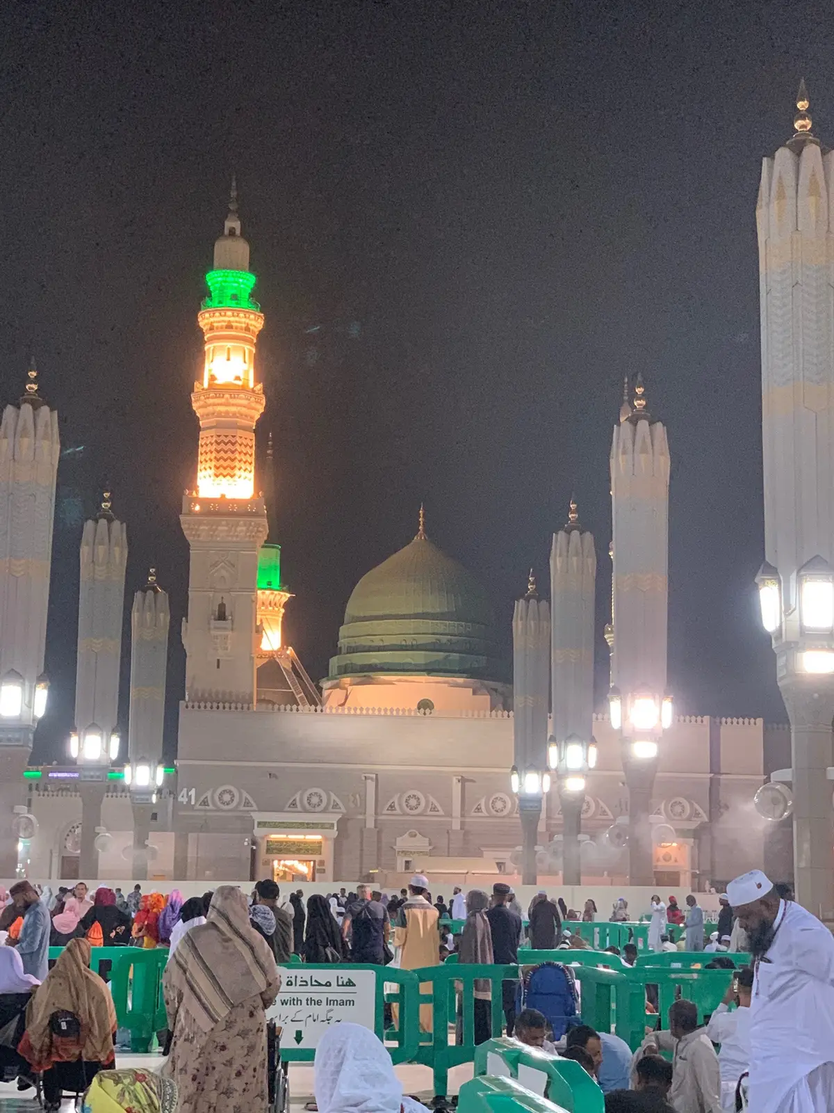 I love this beautiful place in Madina may Allah invite us here Ameen Sumameen #allahummabarik #umrah #makkah #madina #masjidnabawi #ameen 🤲 ❤️ 🕋 🇸🇦