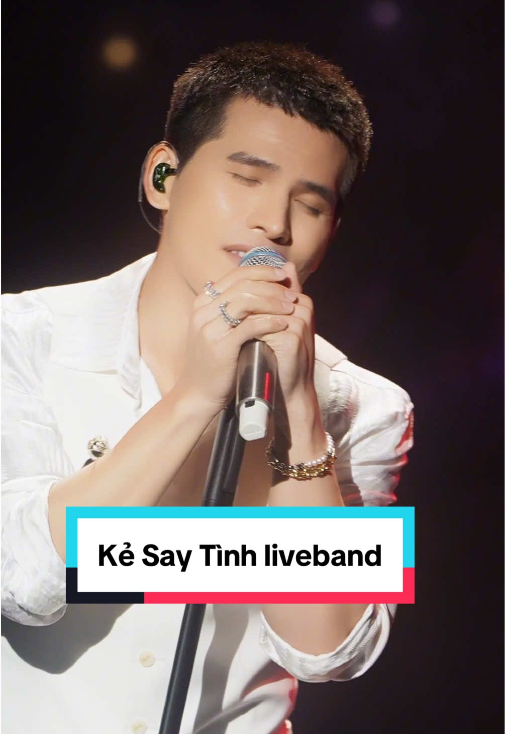 Người ta say rượu, còn Thiên say... tình. MV Live Band Kẻ Say Tình đã chính thức được phát hành rồi, món quà này của Thiên các ☁️ có thích hem 💌 #QuocThien #kesaytinh #acventertainment