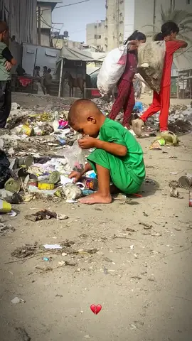 طفل من غزة يأكل من القمامة… والعالم نائم! 💔 بينما يموت هذا الطفل جوعًا، العالم يغلق عينيه…! ‏A child in Gaza eats from the garbage… while the world sleeps! ‏💔 While this child dies of hunger, the world closes its eyes… ‏#freepalestine #gazaunderattack #savegaza #غزة #gaza #اكسبلورر #مشاهير