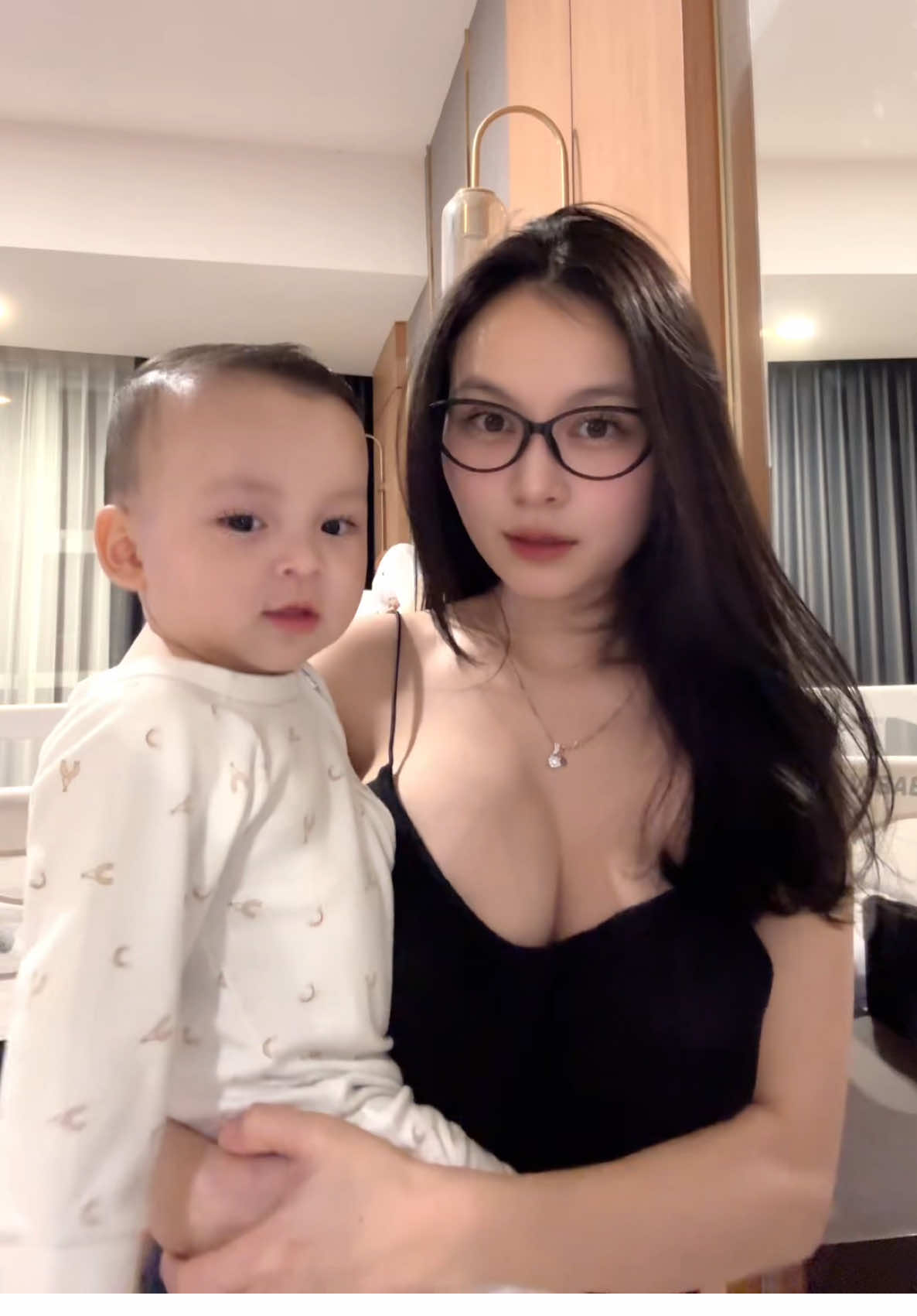 e e e e begoyang loh dia 