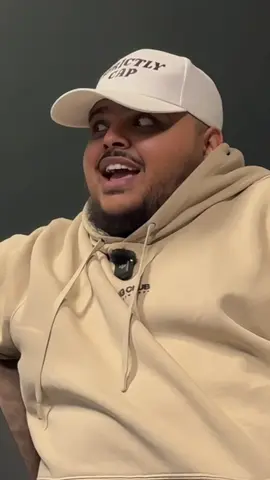 Call me Papi 😮‍💨 #podcasthumor #comedygold #dailylaughs #laughtertherapy #podcastlife #strictlycap 