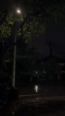 22:00 l Malam+hujan+ringht now🧠🫀#galaubrutal #malamvibes #rainvibes #foryou #xybca #fyp 