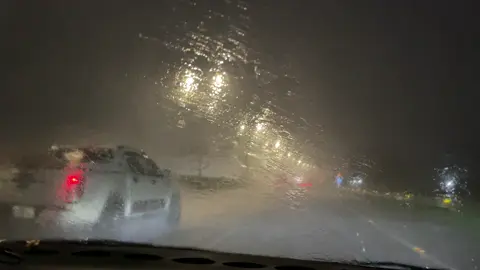 Chạy DAT 🚘🚘🚘 ban đêm kèm mưa lớn. Tranh thủ luyện mắt 🤪