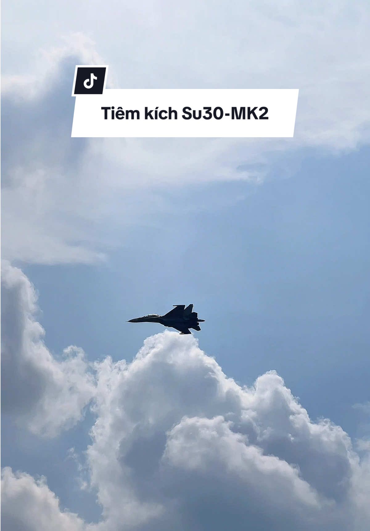 🇻🇳 Tiêm Kích Su30-MK2 bay khảo sát nhiệm vụ trên Quảng Trường Ba Đình 30/7. A80 đang đến rất gần rùi cả nhà ơi.  #hanoi #A80 #su30mk2 #badinh #langbac #quockhanh2thang9 