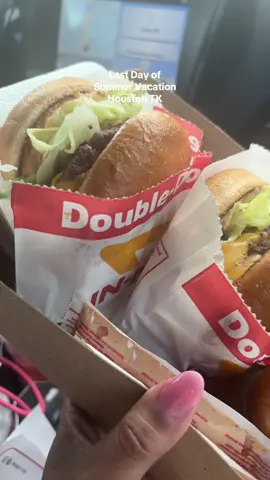 #innout #innoutburger #Summer #summervacation #garden #familyadventures 