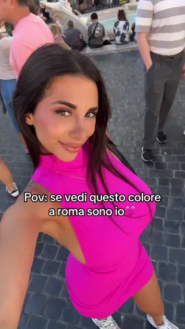 Oggi a roma sono inconfondibile😜🩷