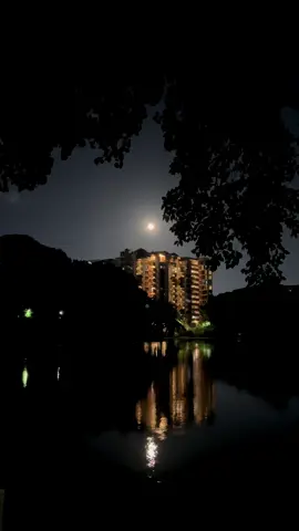 আমি সূর্যের মতো তাকিয়ে থাকা আলো, তুমি রাত্রিবেলায় চাঁদের আলোয় এসো।#CapCut #foryou #shayontoshahriar #viralvideo #foryoupage @TikTok Bangladesh 