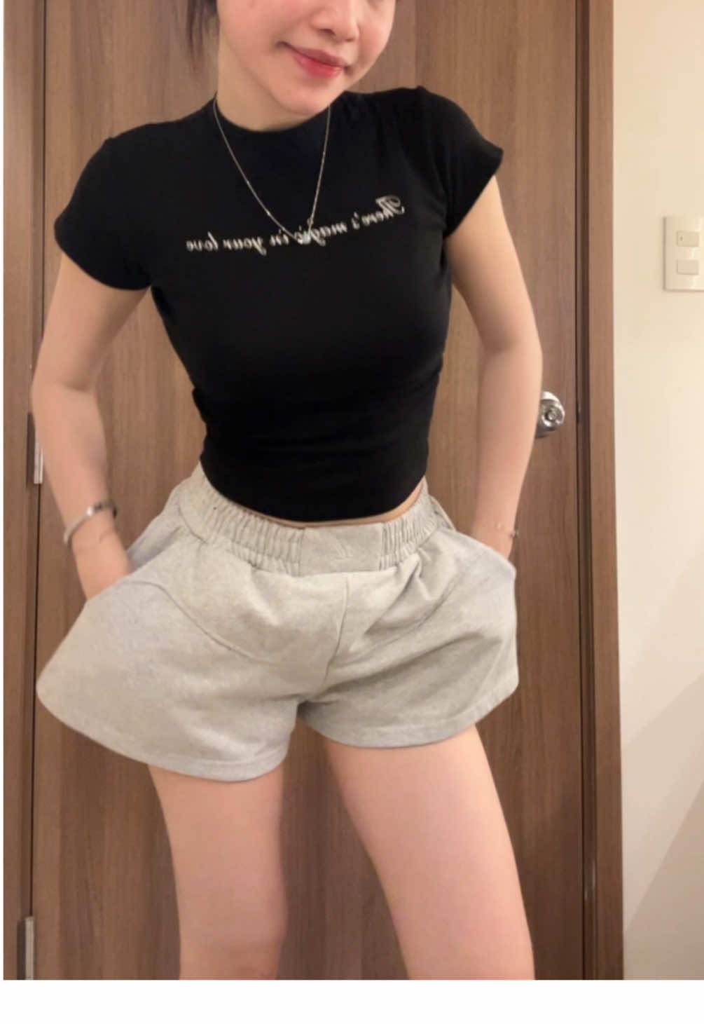 Tôi cảm thấy hài lòng, mình có để thêm link quần tương tự giá hạt 🌰 nhưng k có logo nhaaaaa👊💪🏻🫧🫦 #outfitideas#outfitdaily #quanao #goclamdep #macdepmoingay  