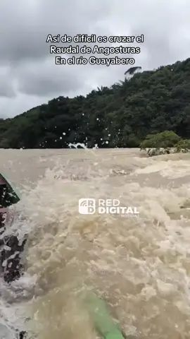 Así de difícil y peligroso es cruzar por el raudal de angosturas en el río Guayabero. Los navegantes arriesgan sus vidas en cada ocasión que cruzan estos ríos extremos. Dios los guarde. #peligro #ríoguayabero 