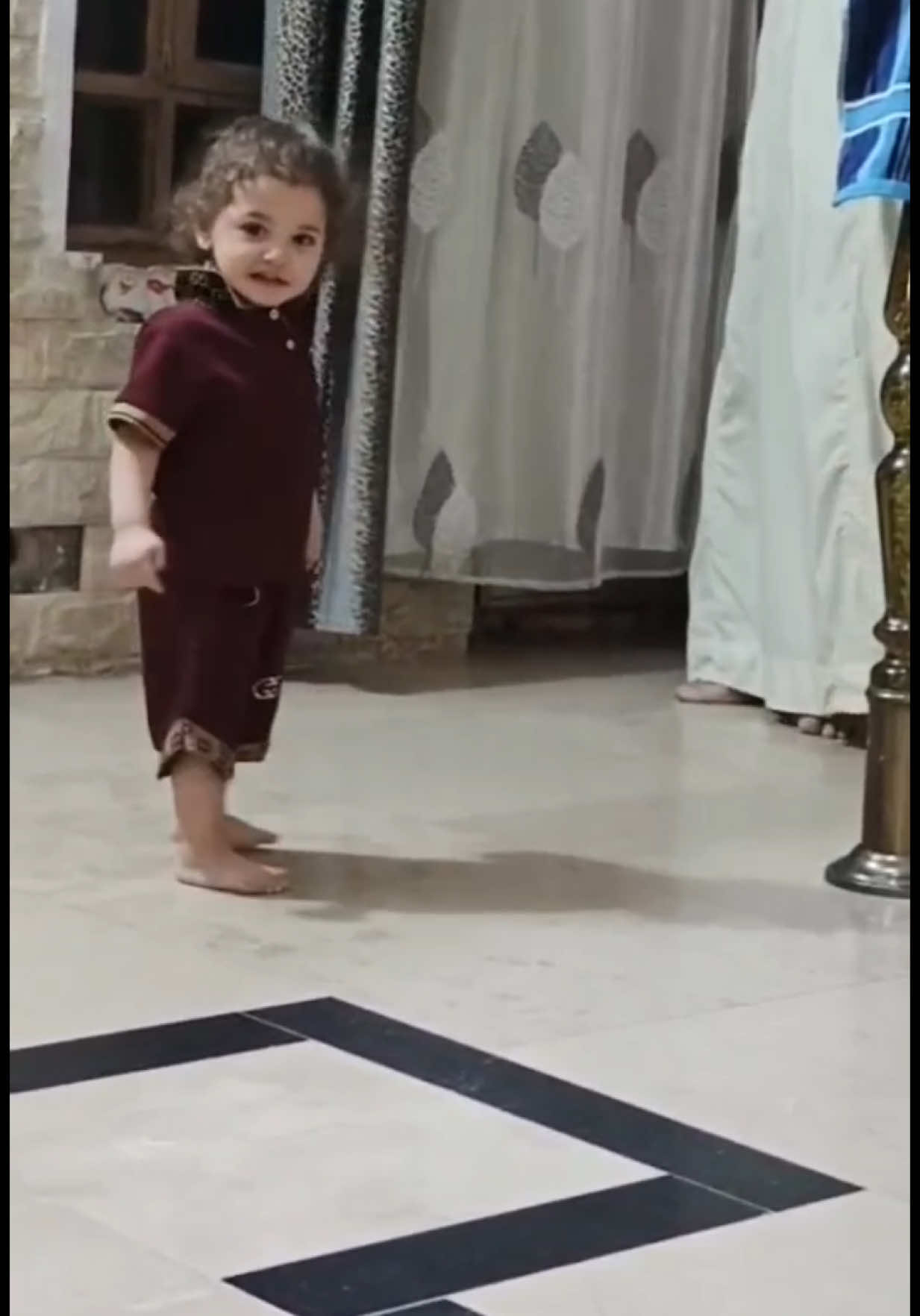 القد ذهبت تلكا الضحه عن منزلنا والقد حل السواد وحل الضلام وانا اشهاد ذكريات ابي بكل زاويه وكل الحضه مصابك فجعني وكسر ضهري القد حرمت حفيدك من كلمه جدا وهوه بصغره الم يشبع من حنانك ودلالك يا ابي انا مشتاق اليك يا ابي اتمنا ان يجعل موتي قريب اليك ولا يجعلني اتلم بفراقك الفاتحه تسبقها الصلاة على محمد وآل محمد الى المرحوم الحاج خالد قاسم ثجيل عليوي الغانمي والى جميع موتاكم #capcut #نعي #مجلس #مشاهد #عجابات #معجبين #الايكات #تعاليق #العراق #تصعيدالمشاهدات 