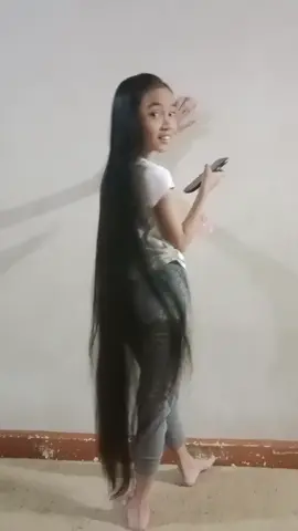 Love love my hair 😍😍😍😍❤❤❤❤ #hair #longhair #rapunzel #rapunzelindonesia #rapunzelpapa #AsP #fyp #fypシ゚viral #fyppppppppppppppppppppppp 