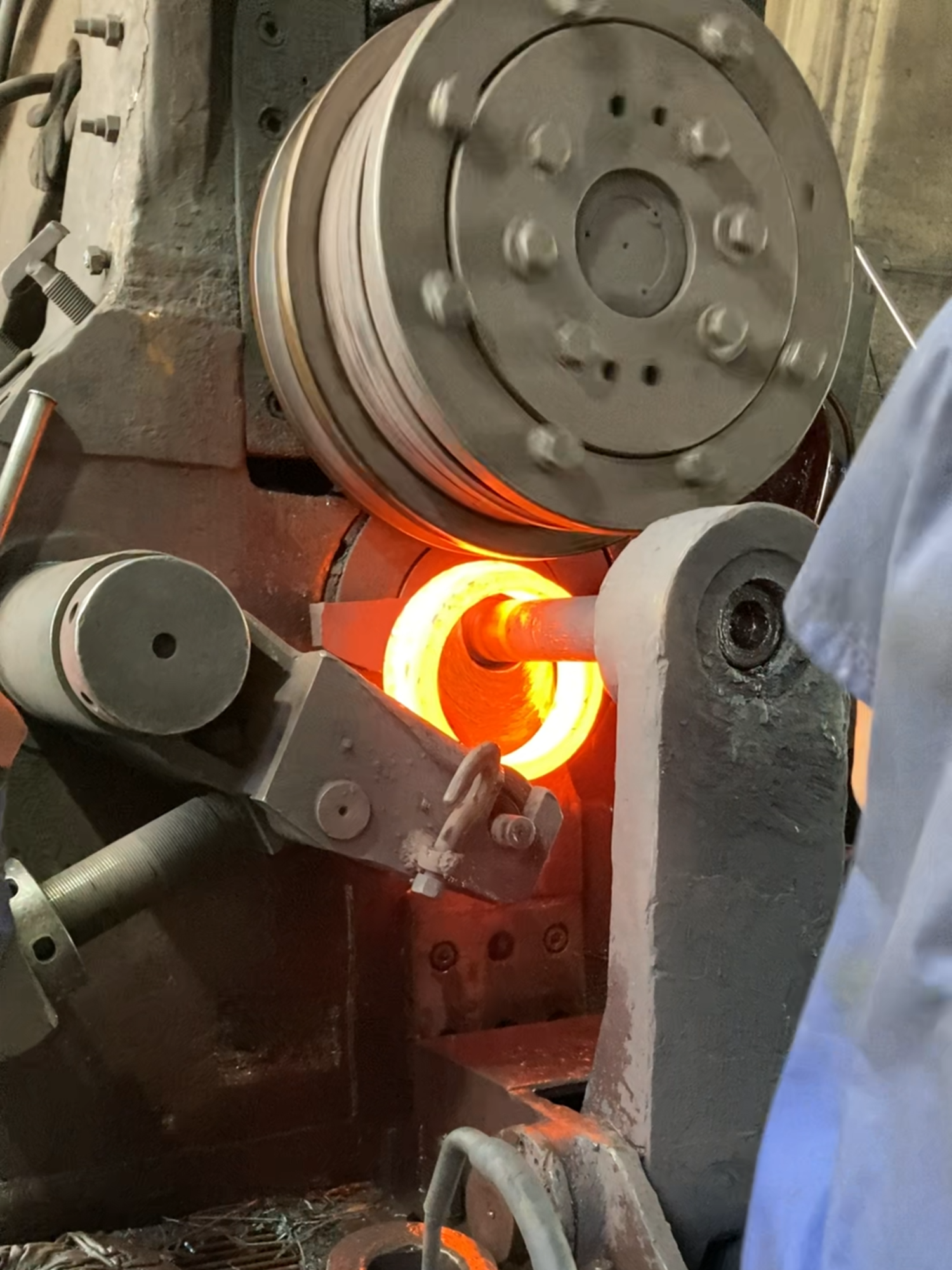 Inside the factory Extreme Conditions, Perfect Forging #factory #worker #process #manufacturing #blacksmith #forging