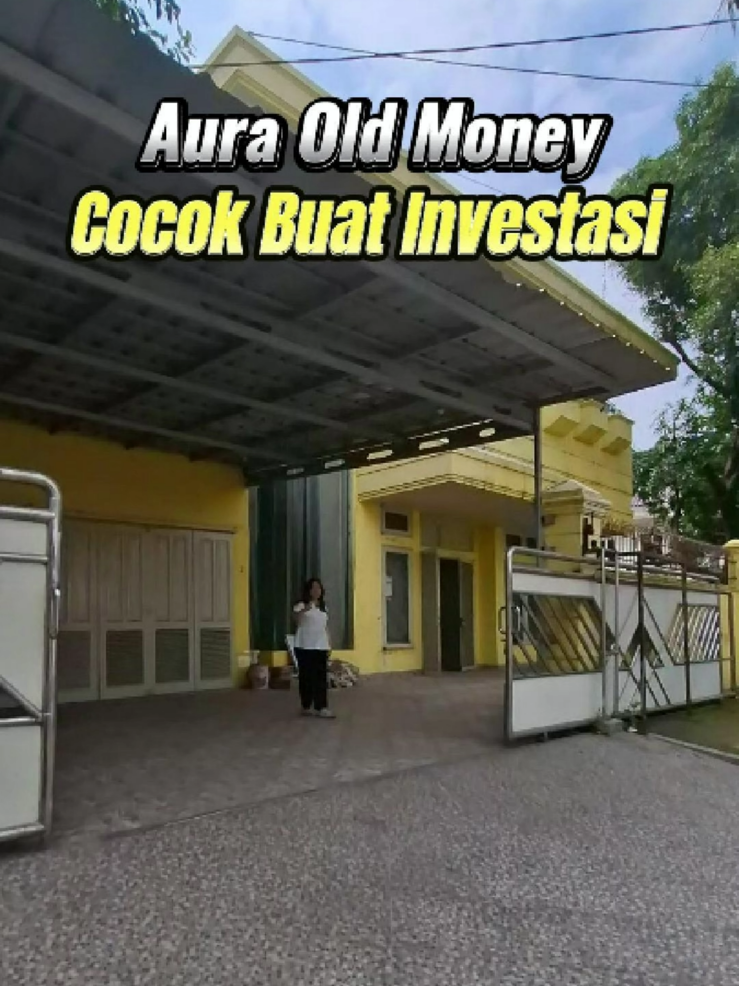 Rumah Hoek Ideal di Lokasi Strategis seperti dekat Cafe, resto, klinik kecantikan, kantor, atau bisnis lainnya, rumah ini adalah pilihan tepat! Spesifikasi: - Luas tanah: 642m² - Luas bangunan: ±880m² - 2 lantai - Row jalan besar 3 mobil - 4 kamar tidur dan 3 kamar - Carport muat 5-7 mobil - Garasi 2 mobil Lokasi: - Dekat tol untuk akses mudah - Dekat Mall Emporium untuk potensi pelanggan Untuk informasi lebih lanjut, Hubungi: Claudia Xmarks 081997871795 #xaviermarks #xaviermarksfavor #rumahmewah #kprrumah #rumahstrategis #jualbeliproperti #properti #rumahpremium #rumahdijual #oldmoney