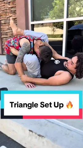 Triangle Set Up ✅  #fyp #foryou #foryourpage #react #reactions #how #howto #tutorial #selfdefense #martialarts #grappling #mma #Jiujitsu #Graciejiujitsu #fight #streetfight #tiktok #fight #reels #reelsinstagram #teachersoftiktok #reels__tiktok #mma 
