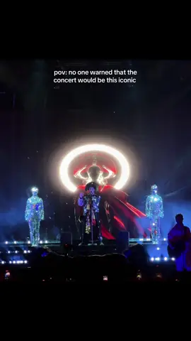 Visual, costumes and omg dancers! Such a joy, get those tickets!!!! @Empire of the Sun #empireofthesun 