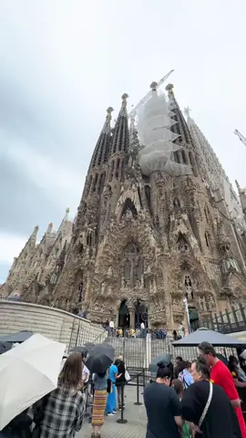 Reposting Barcelona 🙃 #fyp #creatorsearchinsights 