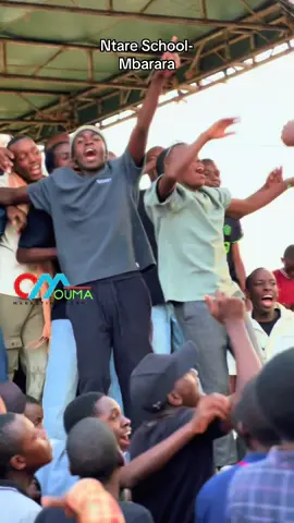 Ntare School-Mbarara boys got the vibes so high ... check the vibe out .... 
