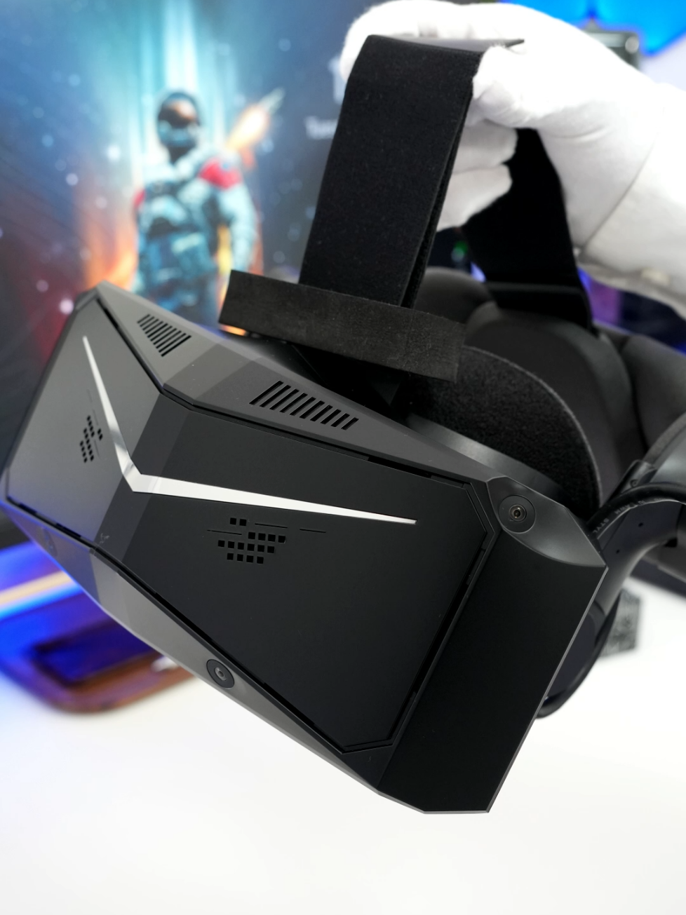 🚀 Meet the Pimax Crystal Light – the sharpest PCVR headset under $1K. Featuring dual QLED panels at a jaw-dropping 2880×2880 per eye, it delivers Retina-level clarity with up to 35 PPD and an ultra-wide 130° FOV. Whether you're flying, racing, or exploring, this is next-gen immersion—powered by aspheric lenses and blazing-fast 120Hz refresh. 🔧 Built for performance, the Crystal Light supports inside-out 6DoF tracking, upgradeable Lighthouse support, and fixed foveated rendering for boosted frame rates. At just 815g, it ditches the bulk but keeps the power—no standalone fluff, just pure PCVR muscle. VR just got serious. 👾 Huge thanks to @Pimax for sending this review sample. #unboxingplus #unboxing #asmr #TechReview #technology #gadget #pimax #pimaxcrystallight #vr #vrheadset #virtualreality #gamingheadset #immersive