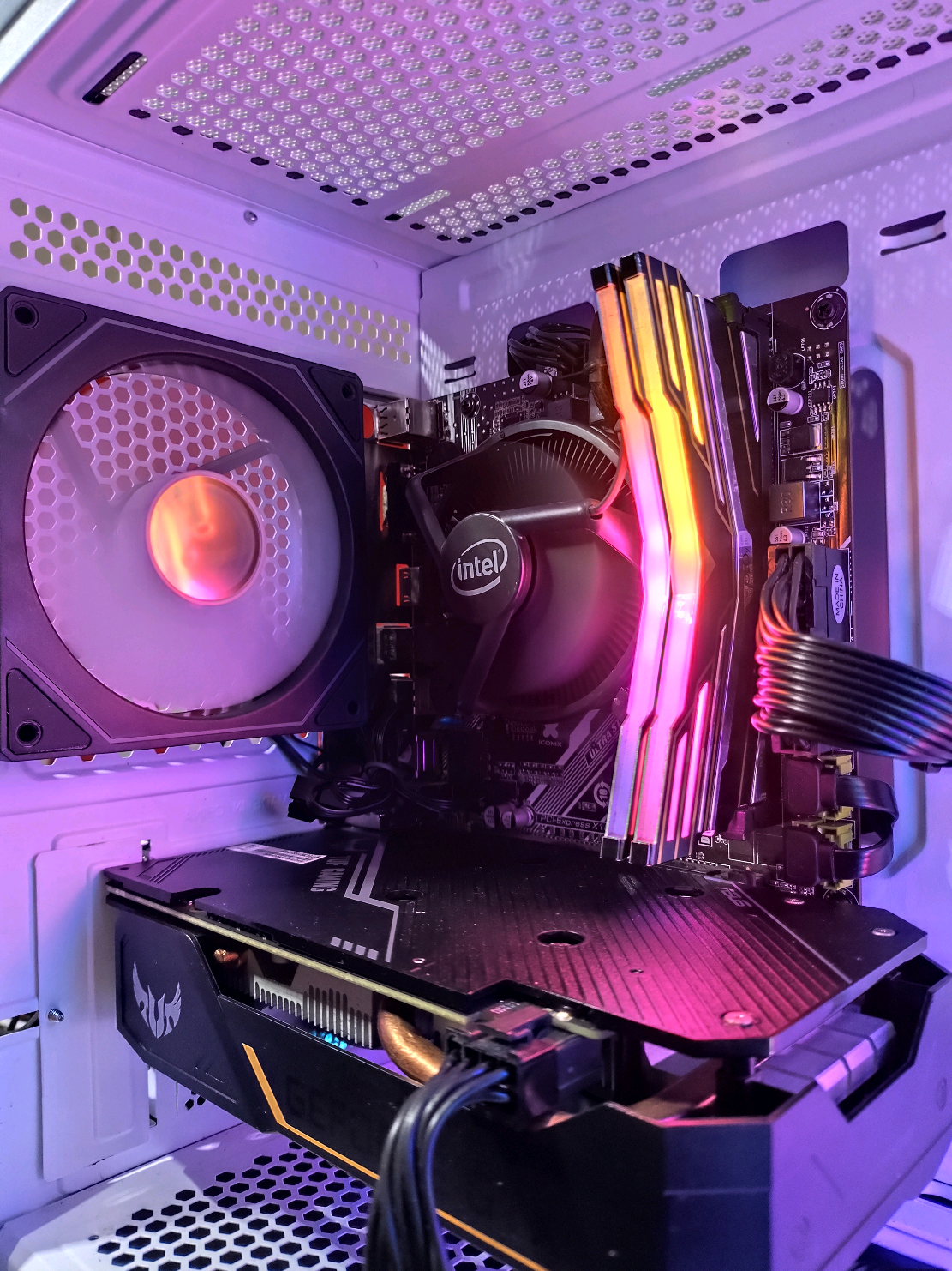 pasang memori komputer ram DDR4 8x2 16GB  #pcgaming #rakitpc #pcgamer #rgb #pc #ddr4 #ram #fyp 