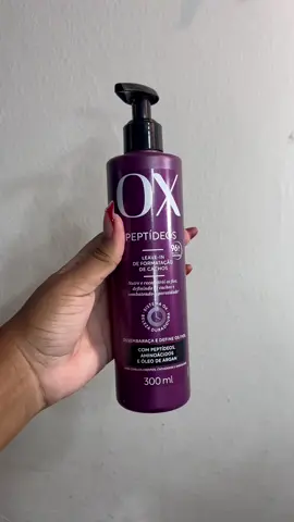 Atrasada! Mas não podia ficar de fora dessa trend. Claro, com meu toque pessoal kkk🤭💜 . . . Trouxe minha linha fav do momento para cachos para participar junto comigo. Obrigada @oxcosmeticos por ter feito essa preciosidade 💜😍 . . . . #opoderdahidratacao120horas #CachosLuminosos #squadox #brilho #curly #vaiprofycaramba #volume #HidrataçãoQueFala publi #grr 