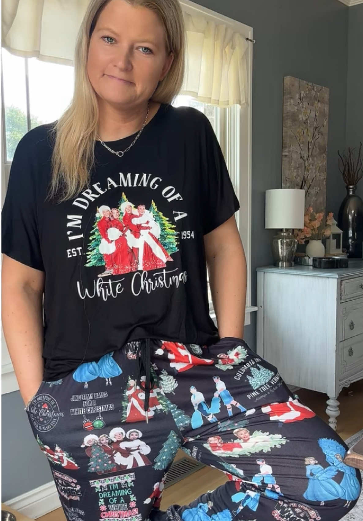 Get your CHRISTMAS pajamas now so you grab the print you want! 🎄 #pajamaset #pajamas #pajamasets #pjs #pjset #christmaspajamas #christmaspjs #holidaypajamas #pajamaparty #nostalgic #whitechristmas #nostalgicchristmas #tiktokshopcreatorpicks @SheShow 