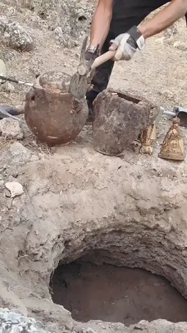 #treasurehunting #1million #goldhunter #metaldetecting #goldprospecting #satisfying #treasurefinds #findgold #golddiscovery #goldfish #history #nature #adventure #hiddentreasure #fyp #tuahalam @Treasure Hunt @tiktok creators 
